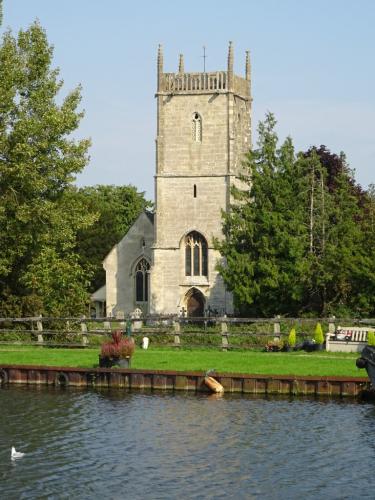 Frampton_on_Severn_church_and Canal