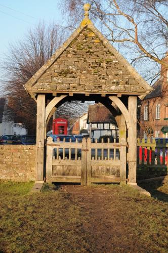 Lychgate,_Frampton_on_Severn_-_geograph.org.uk_-_2807557